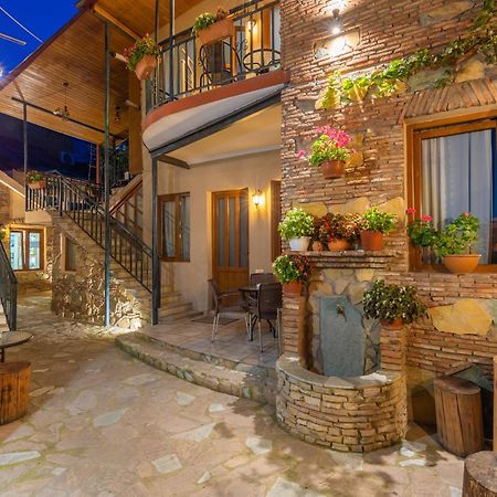 Apartments With Wine Cellar In Old تبليسي المظهر الخارجي الصورة