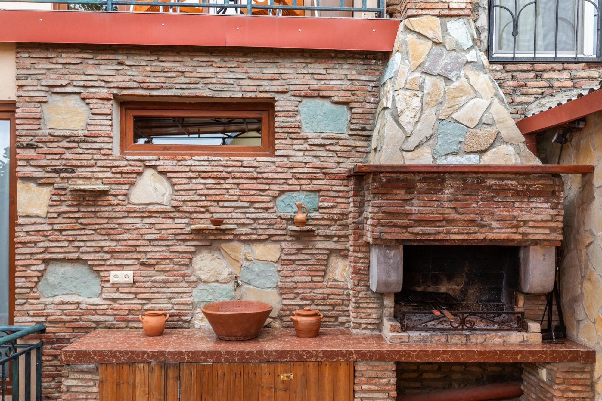 Apartments With Wine Cellar In Old تبليسي المظهر الخارجي الصورة