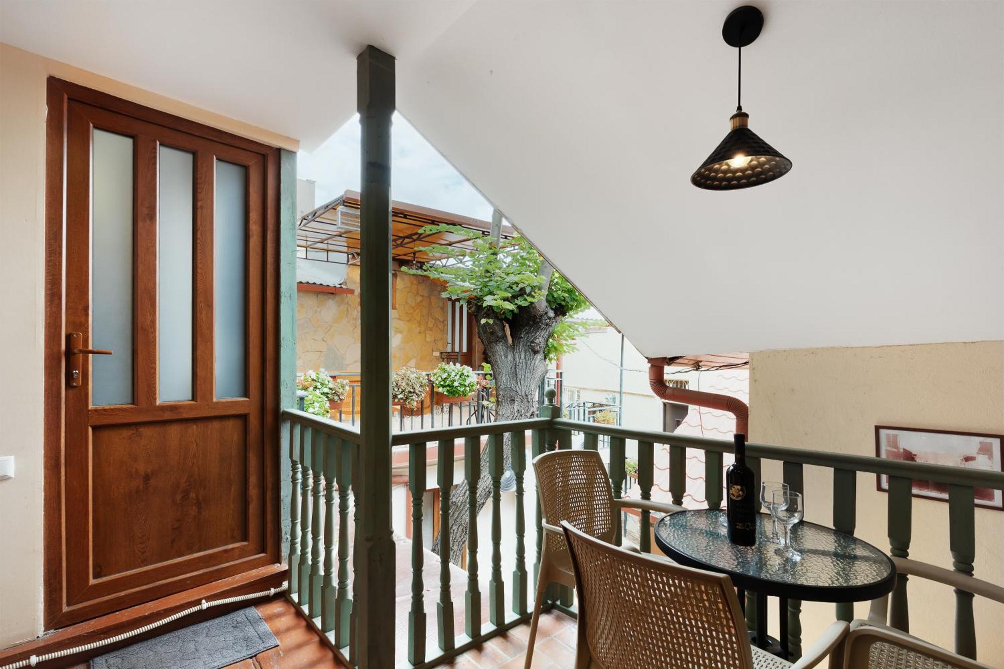 Apartments With Wine Cellar In Old تبليسي المظهر الخارجي الصورة