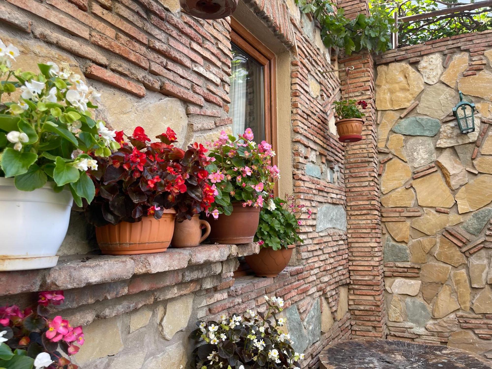 Apartments With Wine Cellar In Old تبليسي المظهر الخارجي الصورة